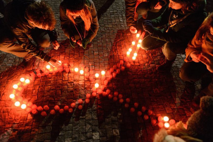 Ilustračný obrázok k článku Šíreniu HIV zabráni len prevencia. Pripomenie to Sviečkový pochod Popradom