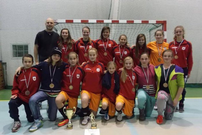 Ilustračný obrázok k článku Víkendový futbal mladých: Žiačky si na turnaji v Poľsku aj poplakali