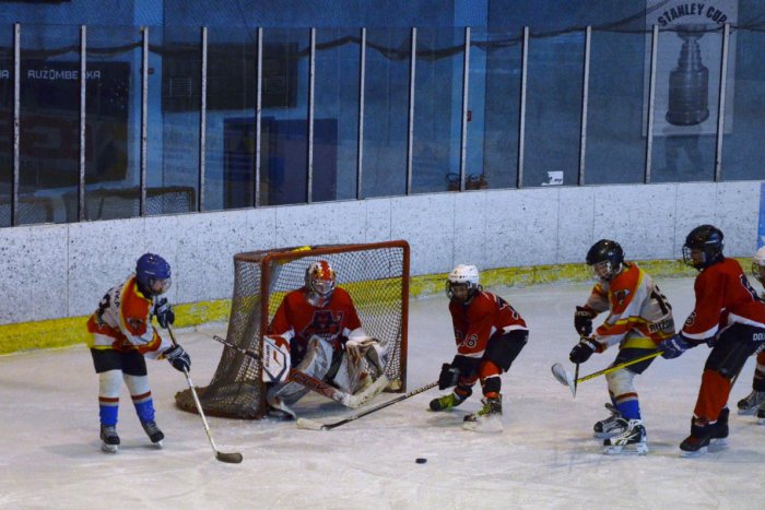 Ilustračný obrázok k článku Hokejový víkend: Seniori porazili Brezno, dorast prehral až v predĺžení