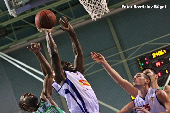 Ilustračný obrázok k článku Konečne to prišlo! Basketbalisti pred domácim publikom zdolali Handlovú