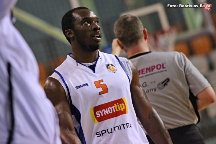 Ilustračný obrázok k článku Americký basketbalista Irving ostáva pod Zoborom: S klubom sa dohodol do konca roka