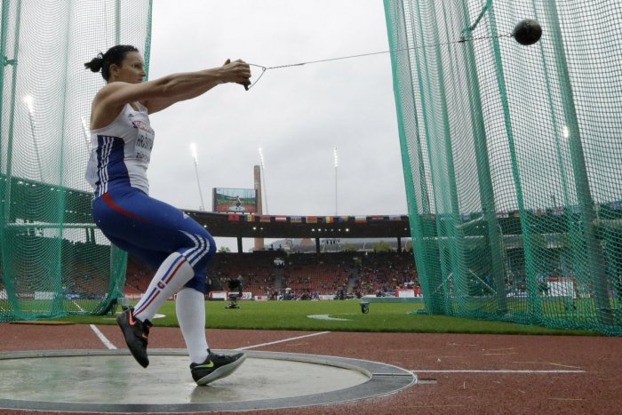 Ilustračný obrázok k článku Rarita, aká sa len tak nevidí: Bystrická kladivárka Hrašnová trénuje v bývalej kuchyni!