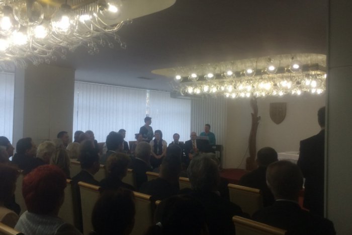 Ilustračný obrázok k článku Akademický maliar, tanečný klub i gymnázium. Kto všetko získal Cenu mesta Šaľa?