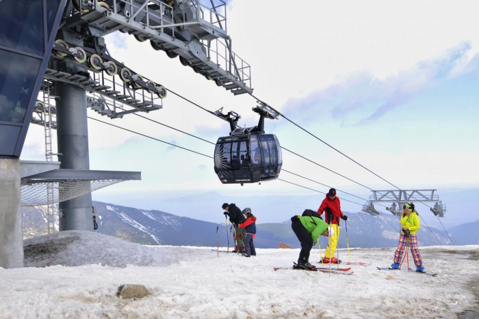 Ilustračný obrázok k článku V Jasnej otvoria novinku: Ambulancia s röntgenom priamo vedľa zjazdovky!