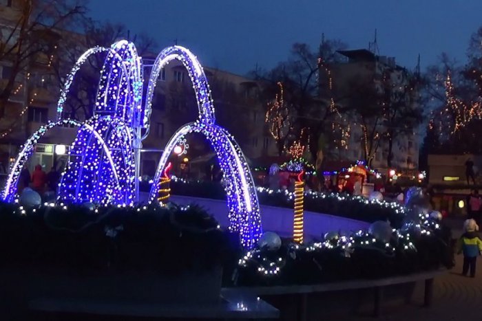 Ilustračný obrázok k článku Fontána lásky ako ju nepoznáte: Striekanie vody imituje obrovská konštrukcia a viac ako 5-tisíc svetiel!