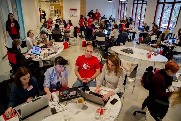 Ilustračný obrázok k článku Študentky na Mikuláša žili programovaním: Učili sa tvoriť webové aplikácie