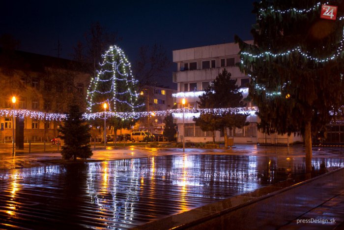 Ilustračný obrázok k článku OBRAZOM: Vianočná výzdoba v Šali v celej svojej kráse