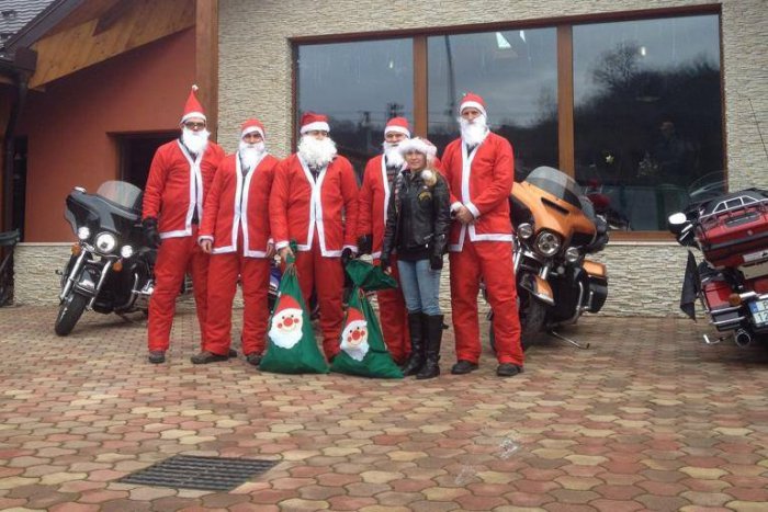 Ilustračný obrázok k článku Pútali na seba pozornosť všetkých okoloidúcich: Po Košiciach jazdili Mikulášovia na harlejoch!