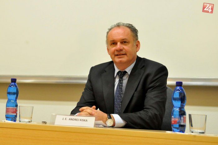 Ilustračný obrázok k článku Kiska na stretnutí so študentmi: Máme mnoho vysokých škôl, ktoré produkujú skladníkov