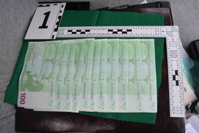 Ilustračný obrázok k článku Polícia upozorňuje na falzifikáty: Dvom mužom (28 a 30) hrozí až desať rokov väzenia!