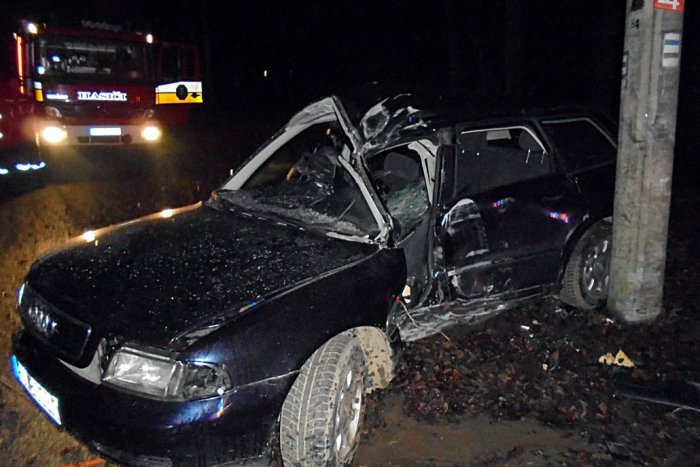 Ilustračný obrázok k článku Vážna dopravná nehoda pri Rožňave: Audina narazila do betónového stĺpu!