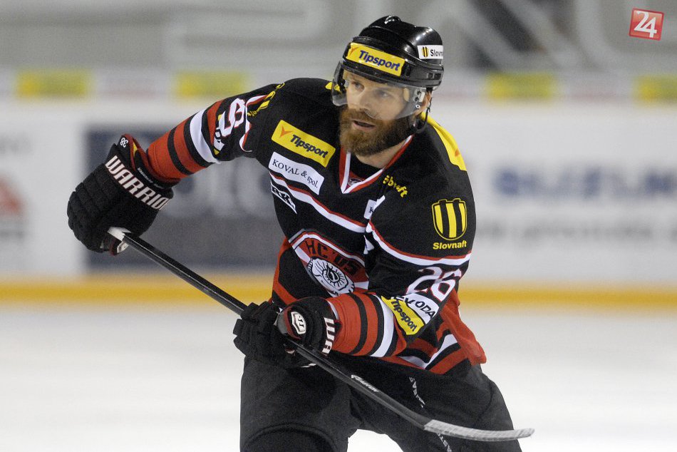 Ilustračný obrázok k článku Dobré správy pre bystrických hokejových fanúšikov: Handzuš zostáva do konca roka pod Urpínom