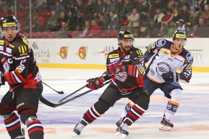 Ilustračný obrázok k článku Dramatický rozstrel na bystrickom ľade: V zápase baranov s oceliarmi rozhodla až deviata séria nájazdov