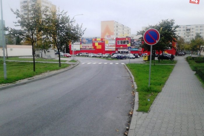 Ilustračný obrázok k článku Jedna domácnosť, jedno parkovacie miesto: Takýto plán má mesto pre  každé sídlisko!