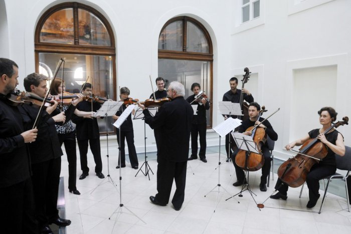 Ilustračný obrázok k článku Vianočný koncert Slovenského komorného orchestra už v nedeľu: Viťazi voľných vstupeniek!