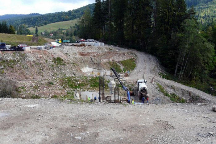 Ilustračný obrázok k článku Cesta z Tisovca bude opäť v prevádzke: Tieto obmedzenia ale stále platia!