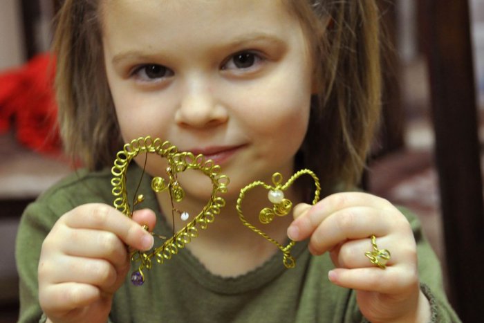 Ilustračný obrázok k článku Anjelov, stromčeky, ale aj betlehemy z drôtu uvidíte na výstave "Drôtené vianoce"