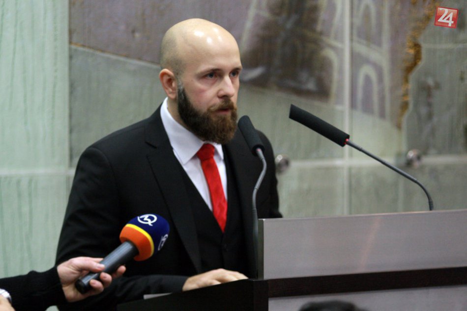 Ilustračný obrázok k článku Butko odovzdal funkciu novej hlave mesta: Ako zvládol Bročka prvé zastupiteľstvo?