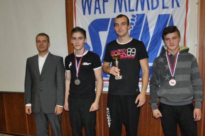 Ilustračný obrázok k článku Majstrovstvá v pretláčaní rukou ovládol študent z Prešova: Sila jeho pravačky nenašla konkurenciu!