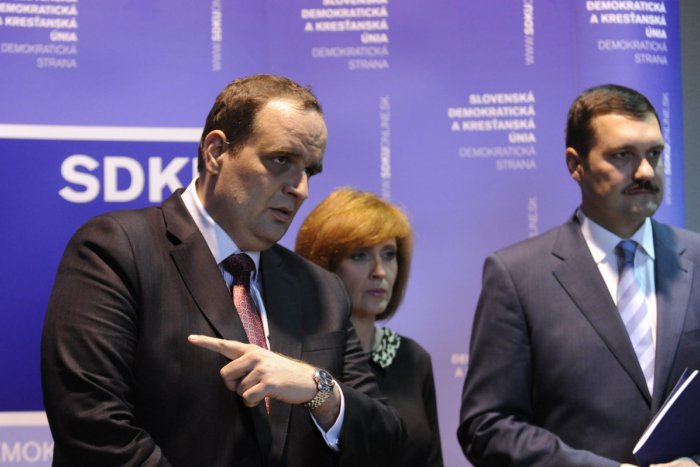 Ilustračný obrázok k článku Bývalá starostka Rosová ostane v SDKÚ-DS. Frešo chce mať stranu stabilizovanú do konca roka