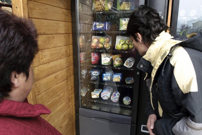 Ilustračný obrázok k článku Neznámy zlodej vykradol v Lozorne mliečny automat