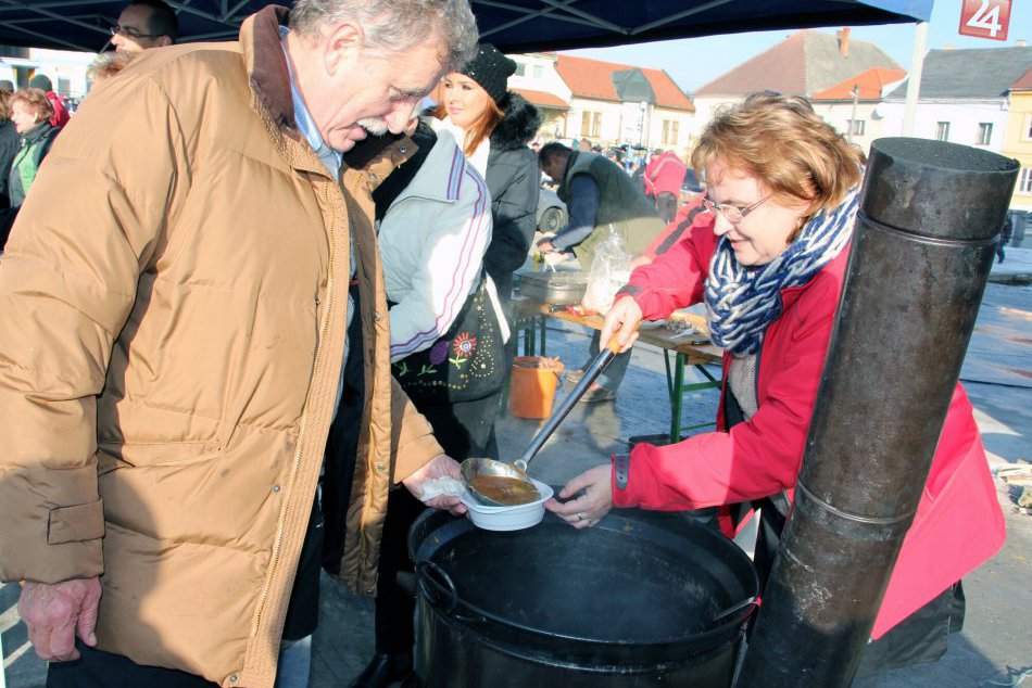 Ilustračný obrázok k článku Vianočná atmosféra OBRAZOM: Litre kapustnice, ríbezľového vína, medoviny a to nie je všetko!