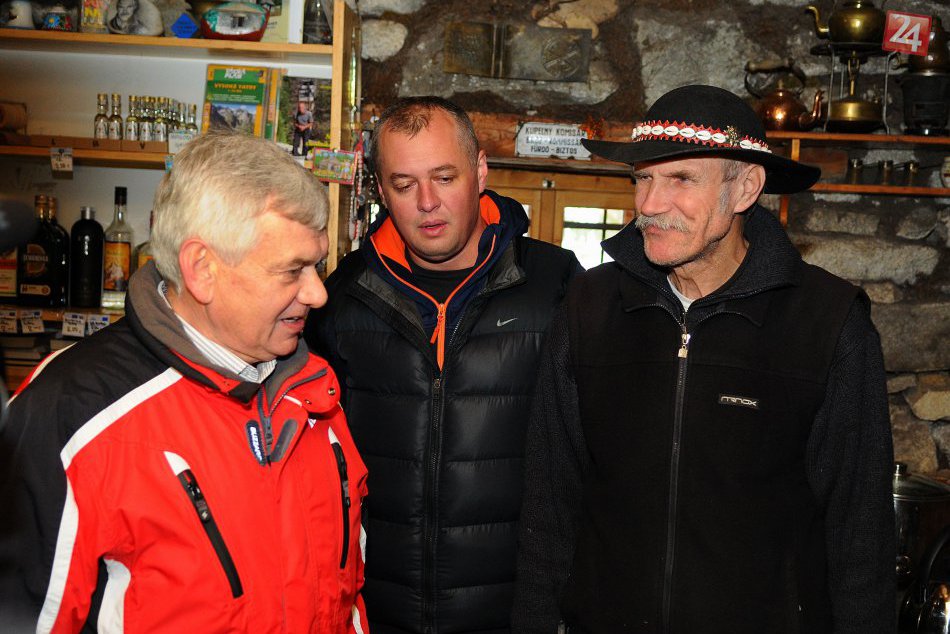 Ilustračný obrázok k článku Petrasovci sa môžu radovať, zmluvu už majú v rukách: Otec a syn prezradili, čo chystajú na Rainerke