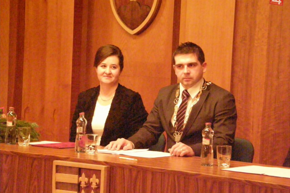 Ilustračný obrázok k článku Primátor spoznal dôležitú sumu: Toľkoto zarába prvý muž Brezna!