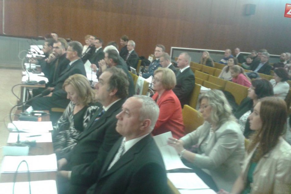 Ilustračný obrázok k článku Vo Zvolene sa začalo hovoriť o zmene: Budú rokovania poslancov prístupnejšie pre pracujúcich?