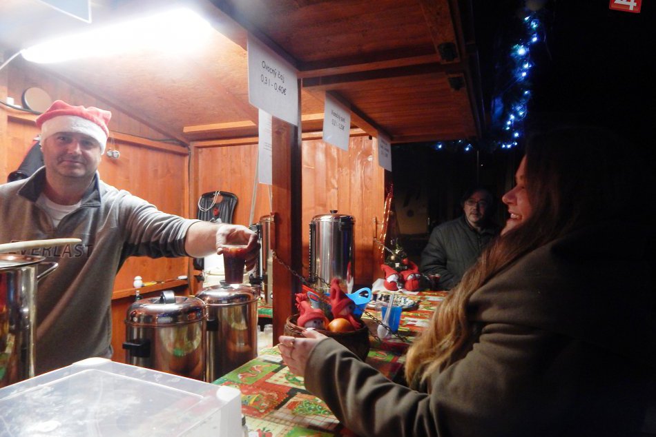 Ilustračný obrázok k článku Vianočné trhy v Žiari štartujú: Nezmeškajte to najlepšie a pozrite si PROGRAM na celý týždeň!