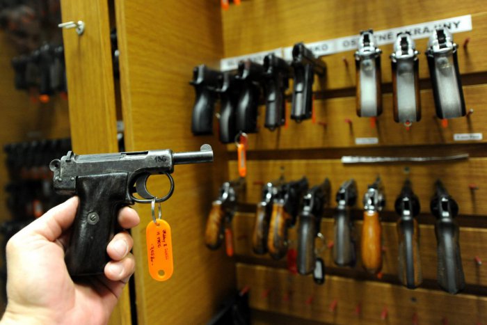 Ilustračný obrázok k článku Zbraňová amnestia v Bystrici v praxi: Koľko nelegálne držaných zbraní už ľudia odovzdali?!