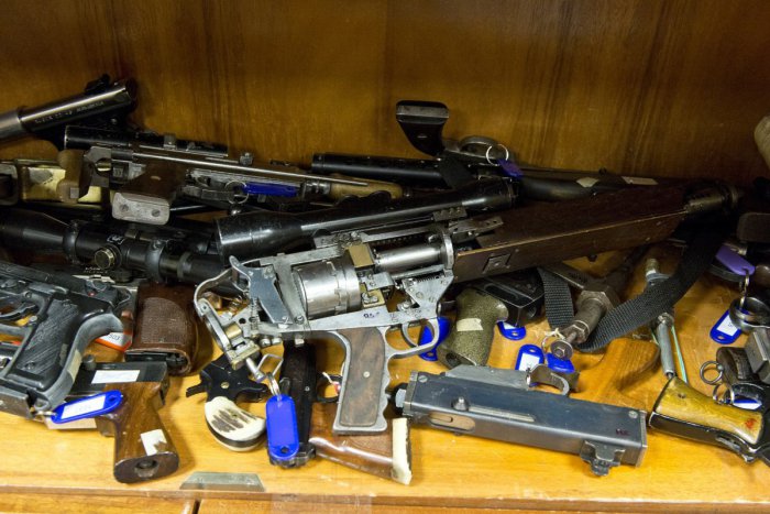 Ilustračný obrázok k článku Zbraňová amnestia v Poprade v praxi: Koľko nelegálne držaných zbraní už ľudia odovzdali?!