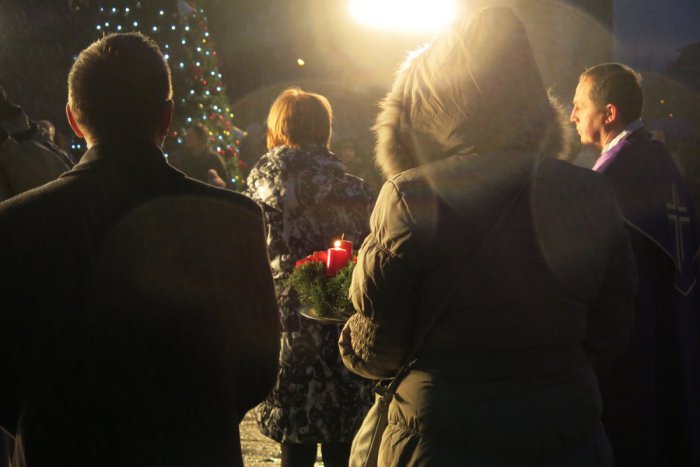 Ilustračný obrázok k článku Ružinovčania spoločne zapália poslednú sviecu na veľkom adventnom venci