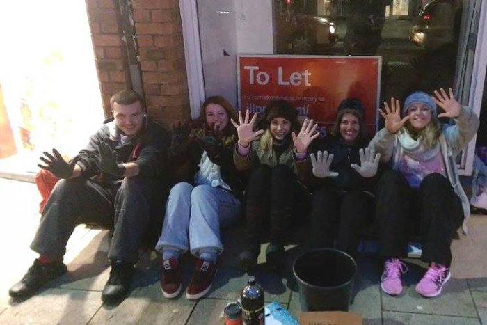 Ilustračný obrázok k článku Úžasný príbeh: Za ochotu pomôcť neznámej študentke dostal bezdomovec nečakanú odmenu