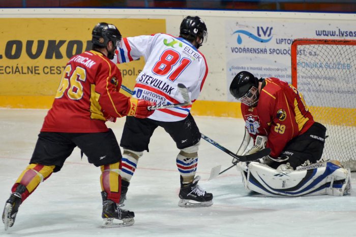 Ilustračný obrázok k článku Mikulášski hokejisti po výbornej koncovke zdolali druhú Spišskú Novú Ves
