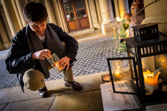 Ilustračný obrázok k článku Primaciálne námestie ponúka Bratislavčanom betlehemské svetlo