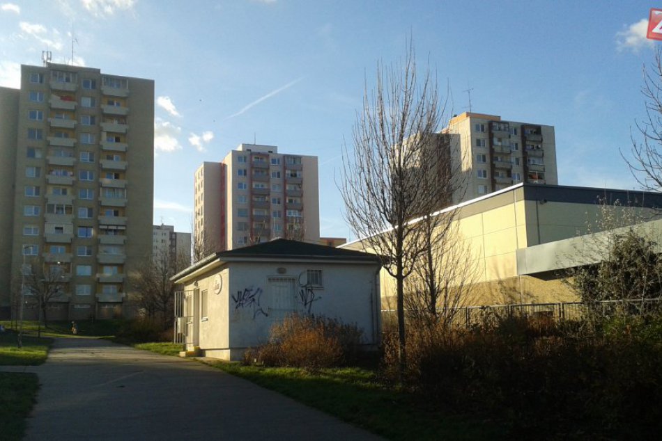 Ilustračný obrázok k článku Popíjanie na sídliskách bude minulosťou: V TÝCHTO časoch si dajte pozor!