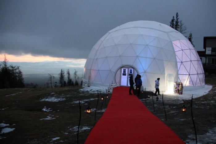 Ilustračný obrázok k článku Linka číslo 8 v Poprade, Tatranský ľadový dóm či Peter Petras: Hľadajú sa najlepší v cestovnom ruchu