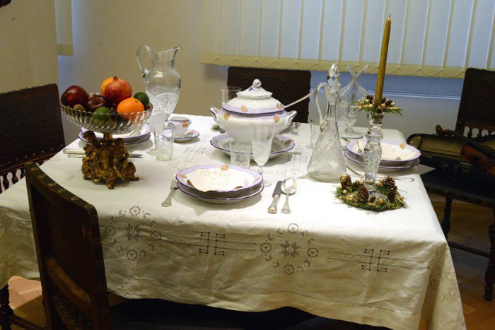 Ilustračný obrázok k článku Bohatá výzdoba i sladké maškrty: Ako v minulosti slávila Vianoce naša šľachta?