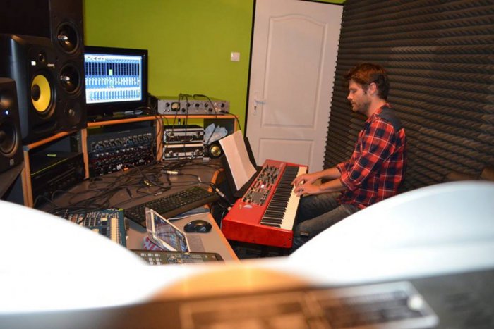 Ilustračný obrázok k článku Vianočná súťaž pozná víťaza: Pozrite, koho Milo Kráľ obdaruje CD-čkom s venovaním!