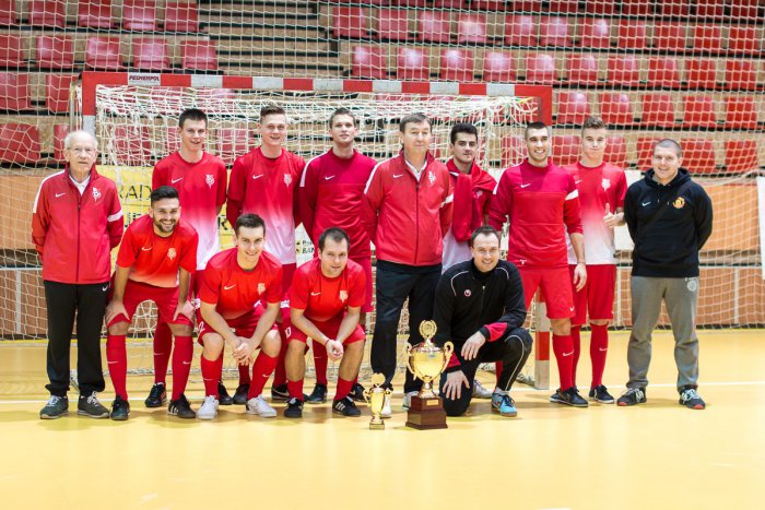 Ilustračný obrázok k článku FOTO: Futbalové Vianoce v Šali majú svojho víťaza. Turnajová trofej bude stáť v seredskej vitríne