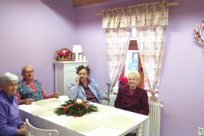 Ilustračný obrázok k článku Rokmi overené vianočné recepty aj bohatý program: Seniori z Janovej Lehoty pred sviatkami nezaháľajú