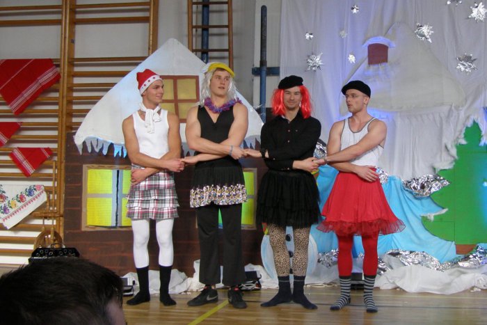 Ilustračný obrázok k článku Vianočné besiedky v najväčšej popradskej škole: Tanec, scénky, spev