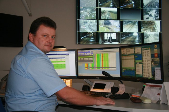 Ilustračný obrázok k článku Rozhovor:  Na Štedrý večer si pracovníci dispečingu Dopravného podniku ani nevydýchnu