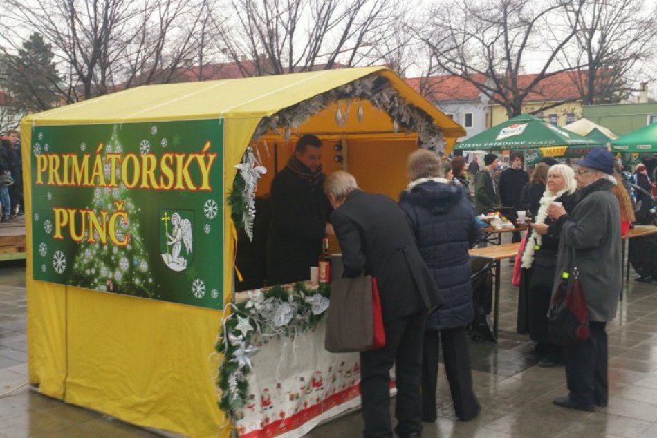 Ilustračný obrázok k článku Primátorský vianočný punč: Toľkoto radnica vyzbierala na záchranu sôch!