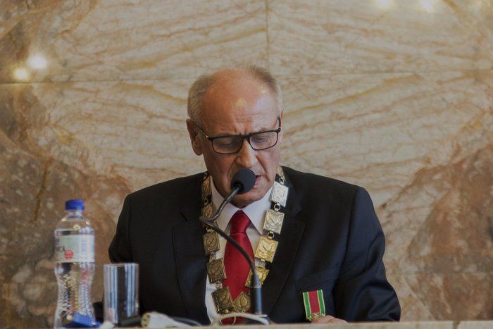 Ilustračný obrázok k článku Rozhovor s primátorom Igorom Čomborom: Želá vám pokojné a radostiplné Vianoce