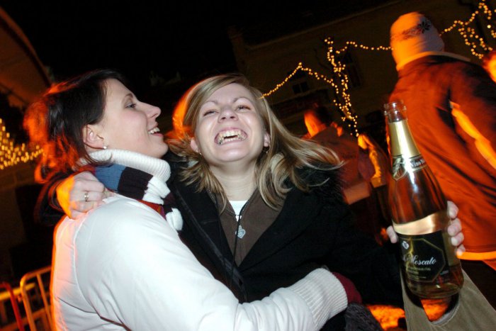 Ilustračný obrázok k článku Na Štedrý večer do baru. Pre mladých Bratislavčanov nič neobvyklé