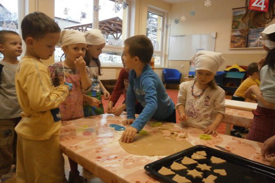 Ilustračný obrázok k článku Pracujúci rodičia bez obáv o deti: Počas Vianoc otvorené dve materské školy