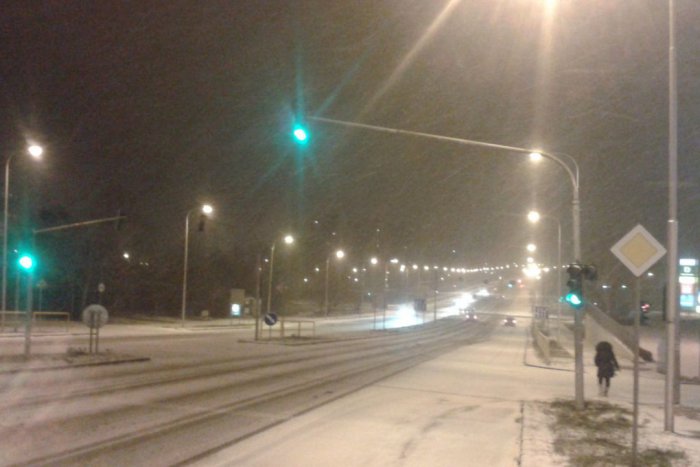 Ilustračný obrázok k článku Perinbaba konečne dorazila: Snehová nádielka padla na Nitru