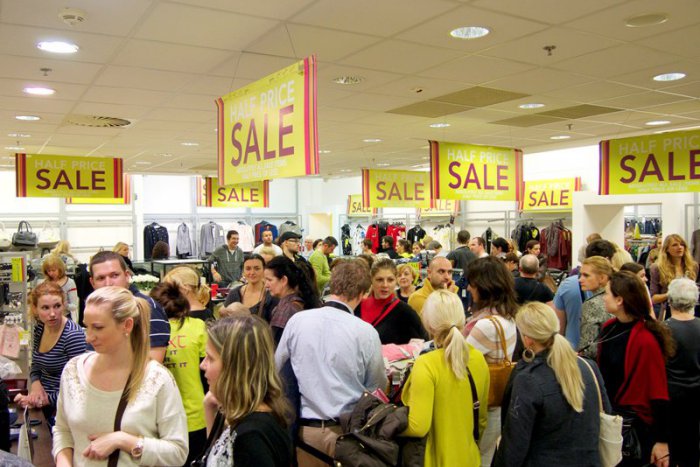 Ilustračný obrázok k článku Výpredaje dostávajú Bratislavčanov do varu. Kde je nakupovanie najlepšie?